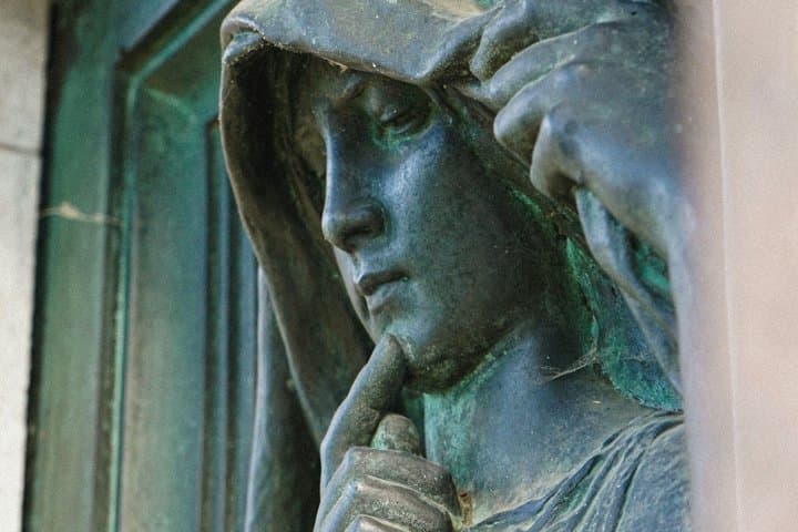 Pere Lachaise Cemetery Tour with Wine Tasting