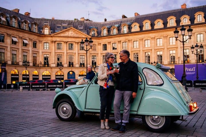 Paris: Guided tour in Citroën 2CV by night and day