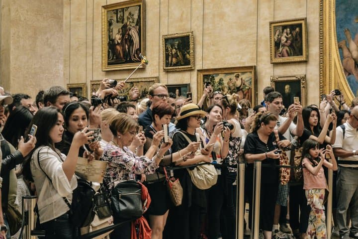 Paris Louvre Museum Private Tour with Tickets and Hotel Pickup