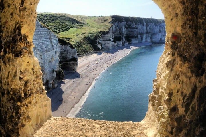 From Le Havre port: Round Trip Transfer to Étretat