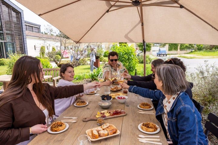 Bordeaux Wine Trails: Saint Emilion Full Day Wine and Bike Tour