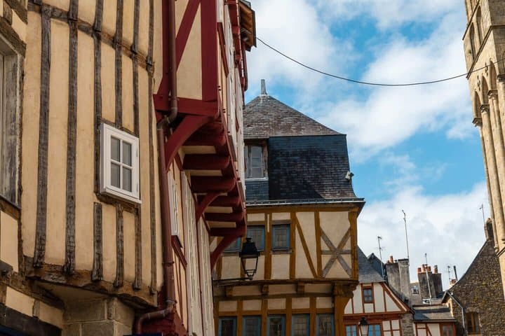 Hello Vannes: Private 2-Hour Intro City Walk with Local Guide