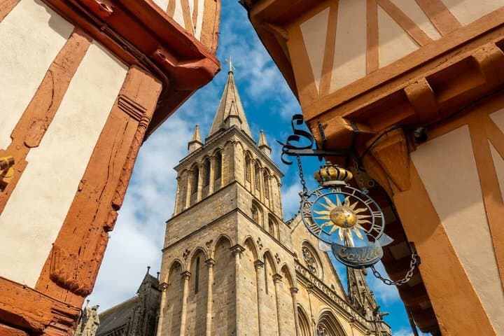 Hello Vannes: Private 2-Hour Intro City Walk with Local Guide
