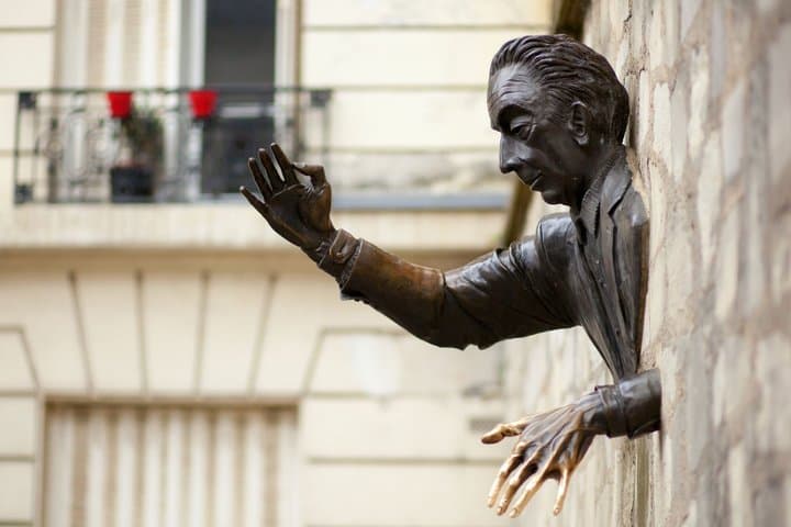 Paris Montmartre Scavenger Hunt and Self Guided Walking Tour