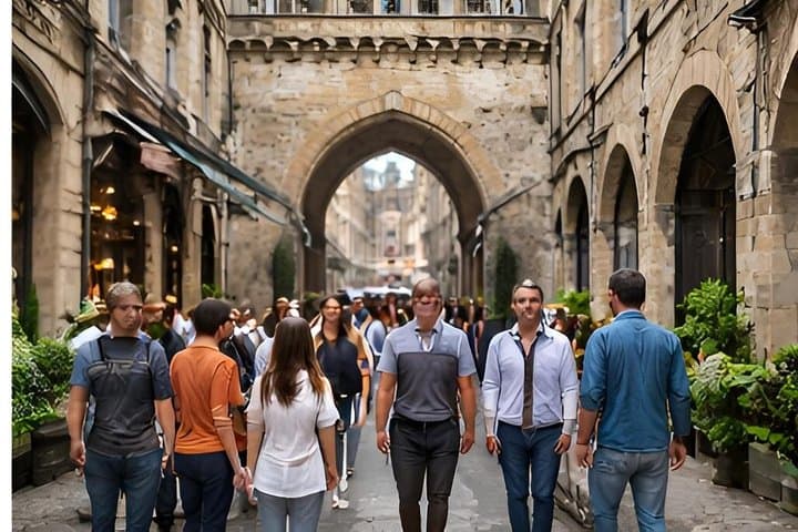 Original Bordeaux Old Town & Market Food Tour with wine tasting