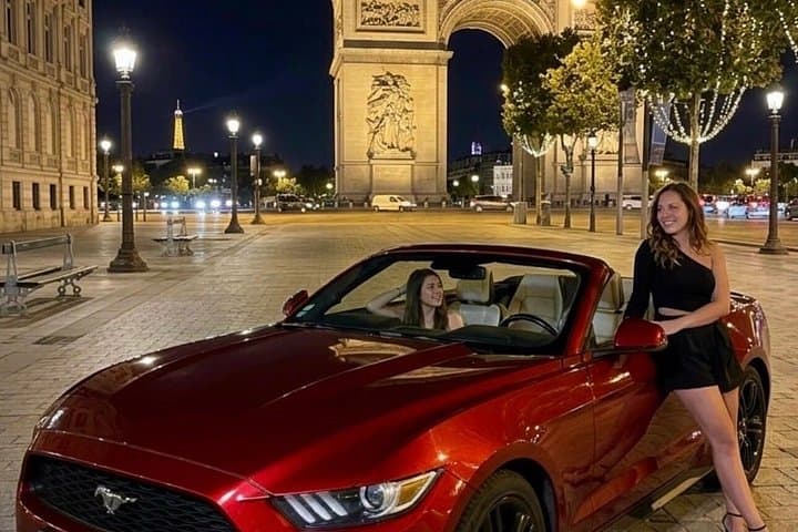 Paris in Mustang convertible - Luxury city tour
