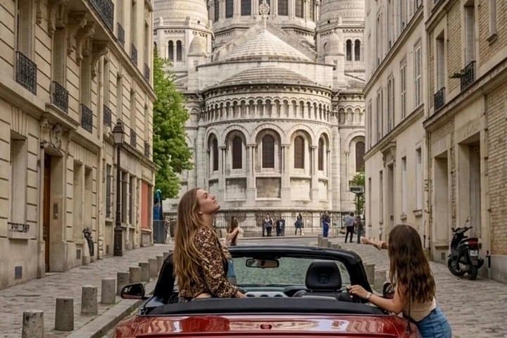 Paris in Mustang convertible - Luxury city tour