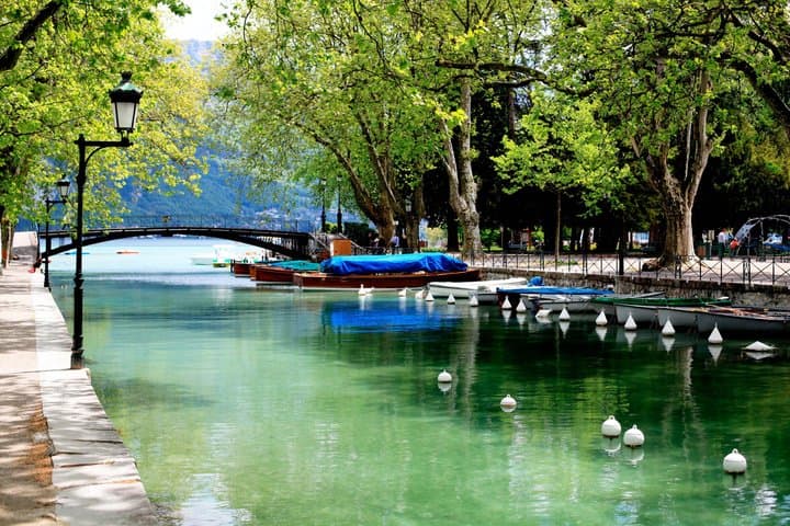 Annecy Walking Tour with Audioguide on your Smartphone