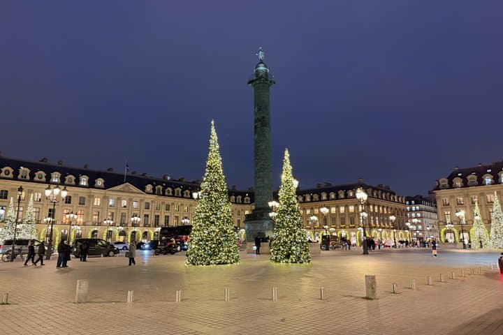 Paris Tuk Tuk/Golf Cart Private Christmas Illuminations Tour