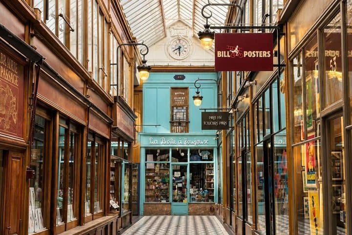 Explore the Covered Passages of Paris with a track game