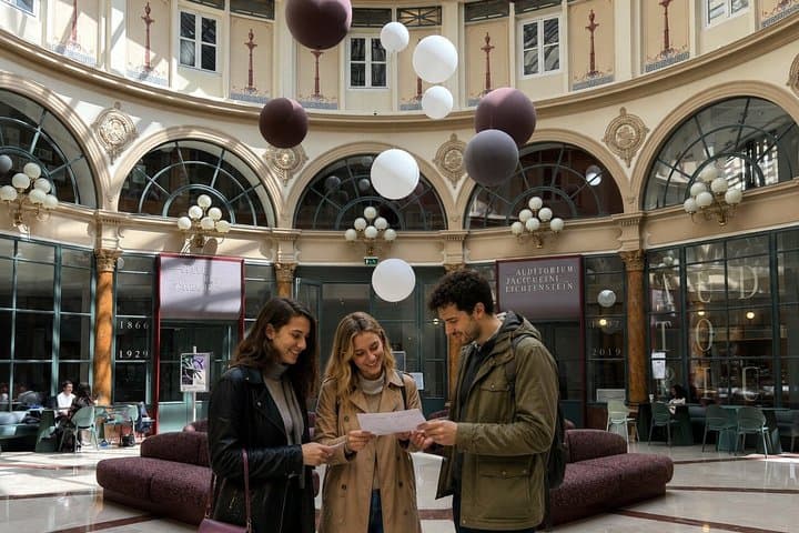 Explore the Covered Passages of Paris with a track game