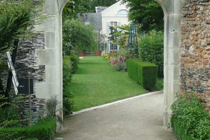 Anjou Gardens Half-Day Tour from Angers