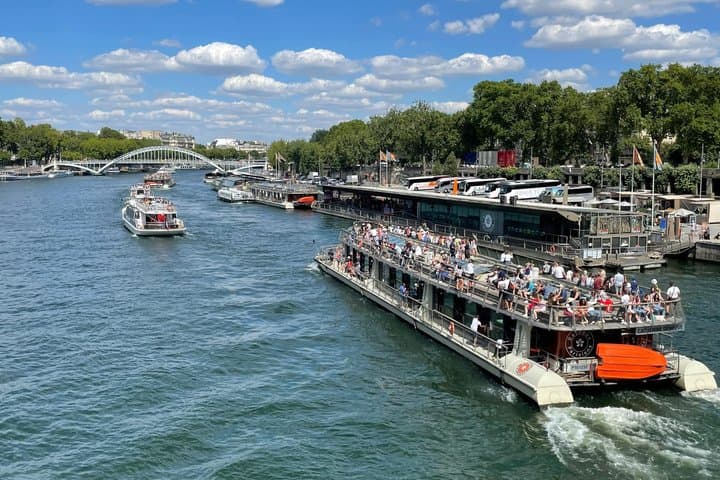 Paris 1 Hour River Cruise with Audio Commentary