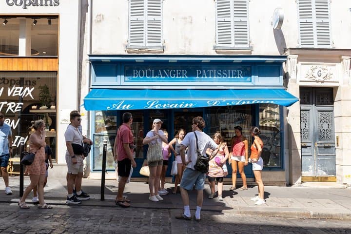 Paris Montmartre Chocolates and Pastry Private Food Tour