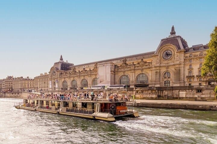 Paris Seine River Sightseeing Cruise with Commentary by Bateaux