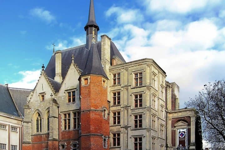 Lille Self Guided Walking Tour Landmarks with Audio and Quiz