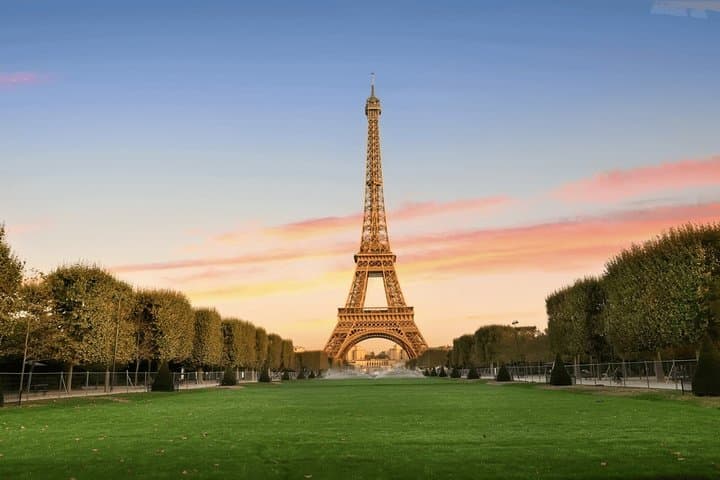 Eiffel Tower Guided Access up to 2nd Floor Optional Summit Floor