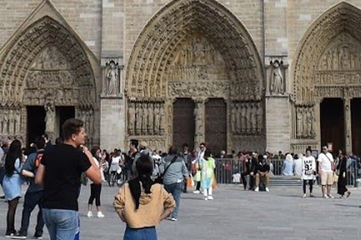 Guided Tour of Paris Discover Iconic Landmarks with an Expert