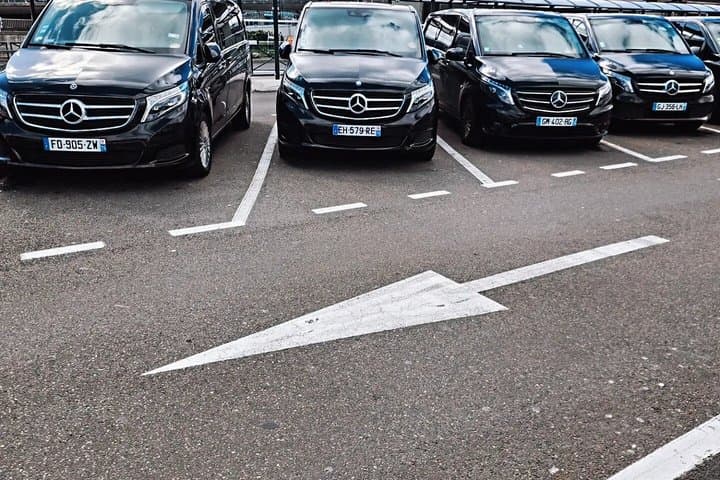 Private Van Transfer Paris Airport CDG to Paris