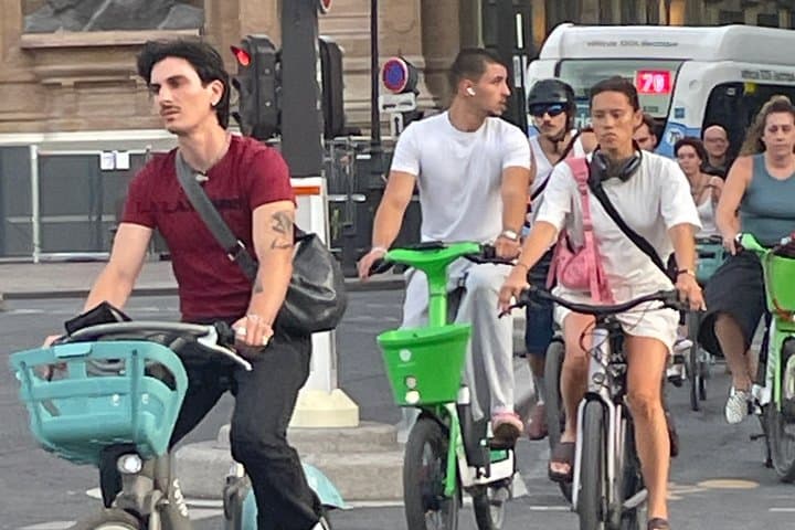 Private electric bike across the wonders of Paris