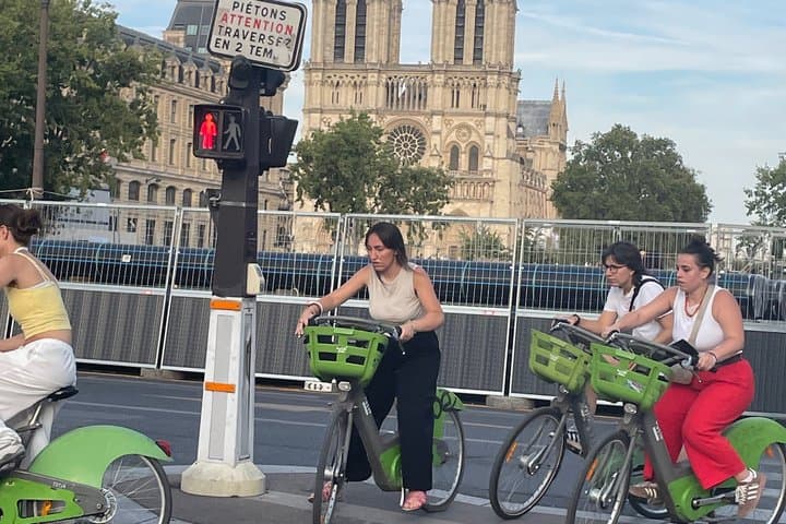 Private electric bike across the wonders of Paris