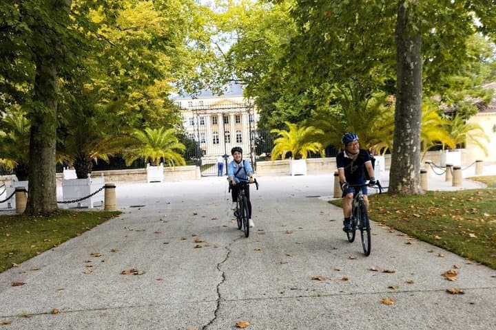 From Bordeaux: Médoc Gravel Bike Tour & French Picnic