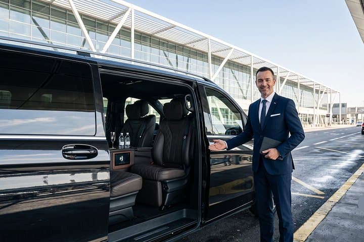 Paris: CDG Airport Private Transfer ⇄ City Center/Disneyland