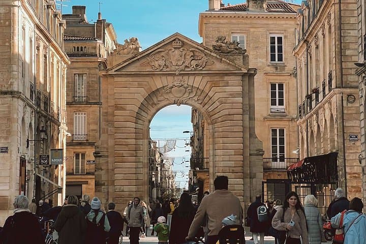 Bordeaux Scavenger Hunt & Highlights Self-Guided Walking Tour