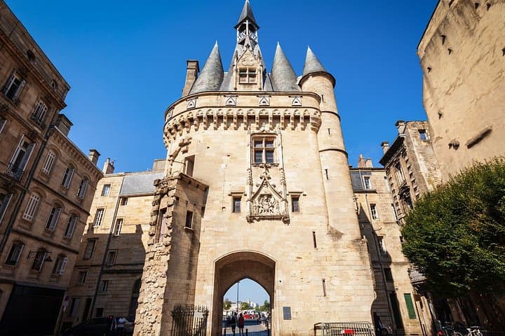 Bordeaux Scavenger Hunt & Highlights Self-Guided Walking Tour