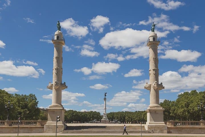 Bordeaux Scavenger Hunt & Highlights Self-Guided Walking Tour