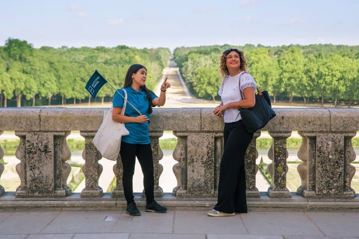 Guided Loire Valley Day Trip with Chambord, Chenonceau & Cheverny