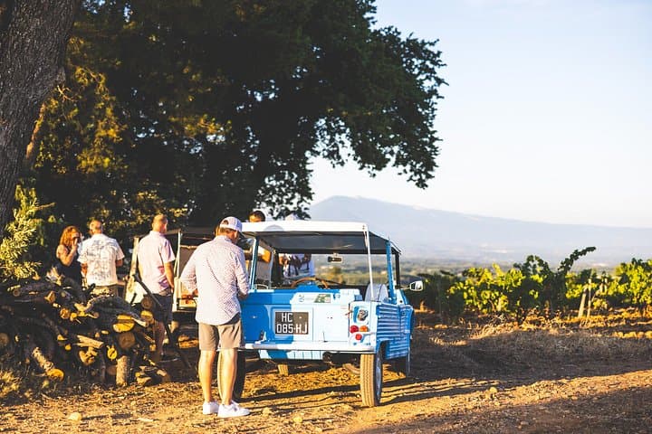 Chateauneuf du Pape Private Tour in the Méhari with Driver-Guide