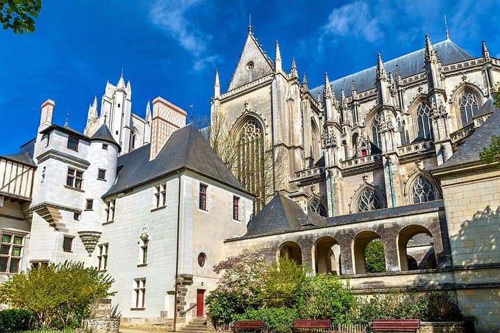 Nantes Scavenger Hunt & Highlights Self-Guided Walking Tour