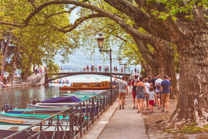 Annecy Old Town Walking Tour and 1 Hour Panoramic Lake Cruise