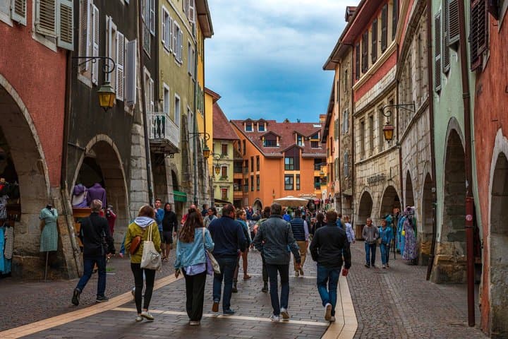 Annecy Old Town Walking Tour and 1 Hour Panoramic Lake Cruise