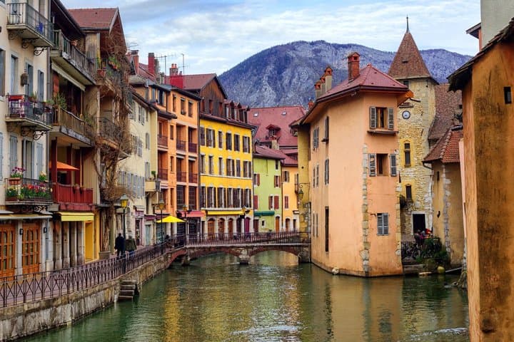Annecy Old Town Walking Tour and 1 Hour Panoramic Lake Cruise