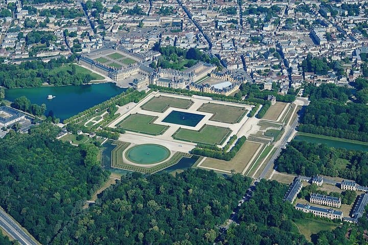 From Paris Château de Fontainebleau and Gardens Guided Day Trip