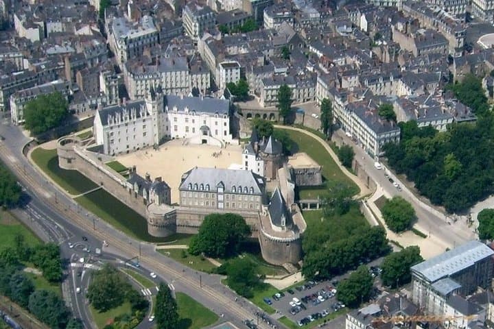 Nantes Self Guided Walking Tour Chateau and Elephant Audio Quiz