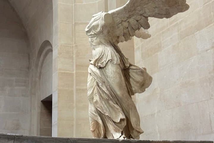 Paris Louvre Museum Private Highlights Tour with Included Ticket