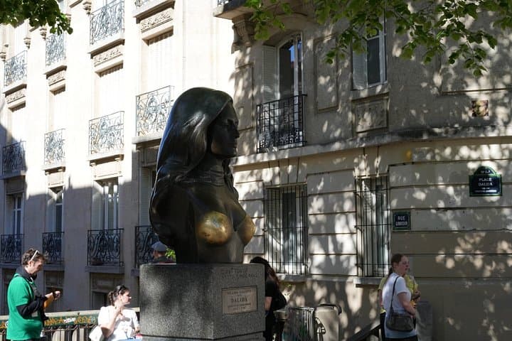 Montmartre love stories walking tour