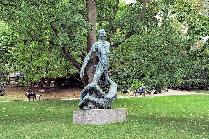 Luxembourg Garden Smartphone Tour in Paris
