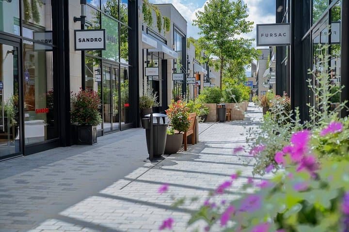 Paris to Paris-Giverny Outlet: Outlet Shopping Shuttle