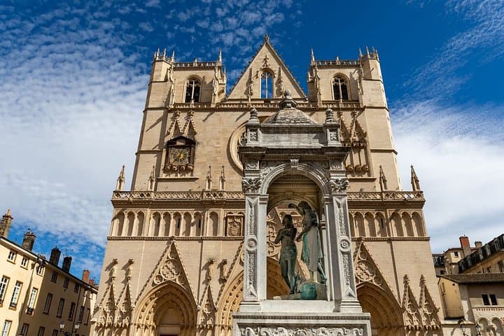 Lyon Scavenger Hunt & Highlights Self-Guided Walking Tour