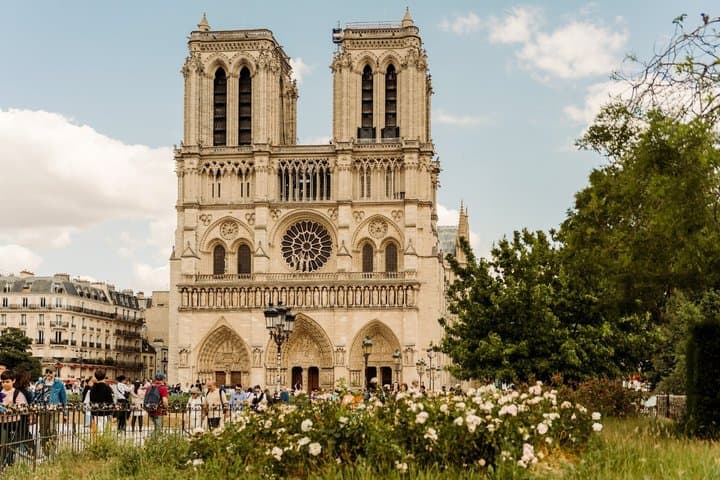 Paris Highlights Tour: Eiffel Tower, Notre Dame & Louvre Entry