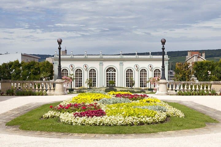 Hello Épernay: Private 2-Hour Intro City Walk with Local Guide