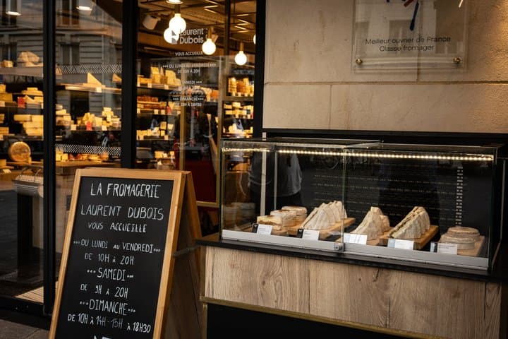 Private Champagne & Gourmet Food Tour in Le Marais
