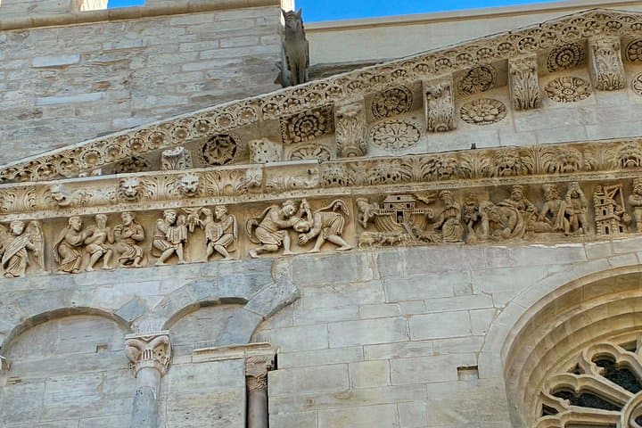 Discover Roman Nîmes Walking Tour with an Art Historian