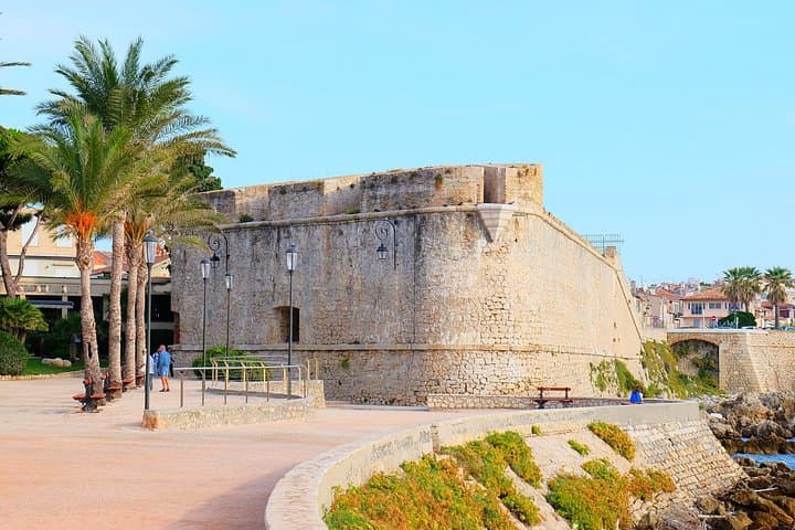 Hidden Art and History of Antibes 4 Museums Walking Experience