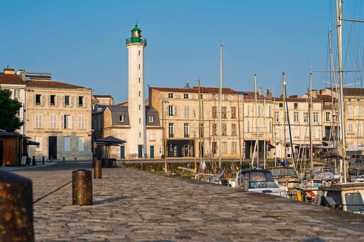 Hello La Rochelle: Private 2-Hour City Walk with Local Guide