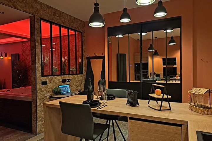 Private Spa and Jacuzzi Apartment and Infrared Sauna Arras Centre